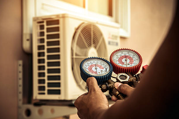 Professional Heat Pump Repair technician working in Mallard, IA